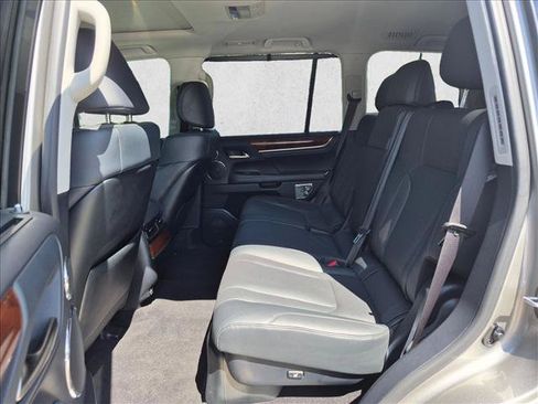 Used 2021 Lexus LX 570 4WD w/ Luxury Package image 17