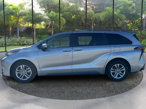 Used 2022 Toyota Sienna Limited FWD image 8