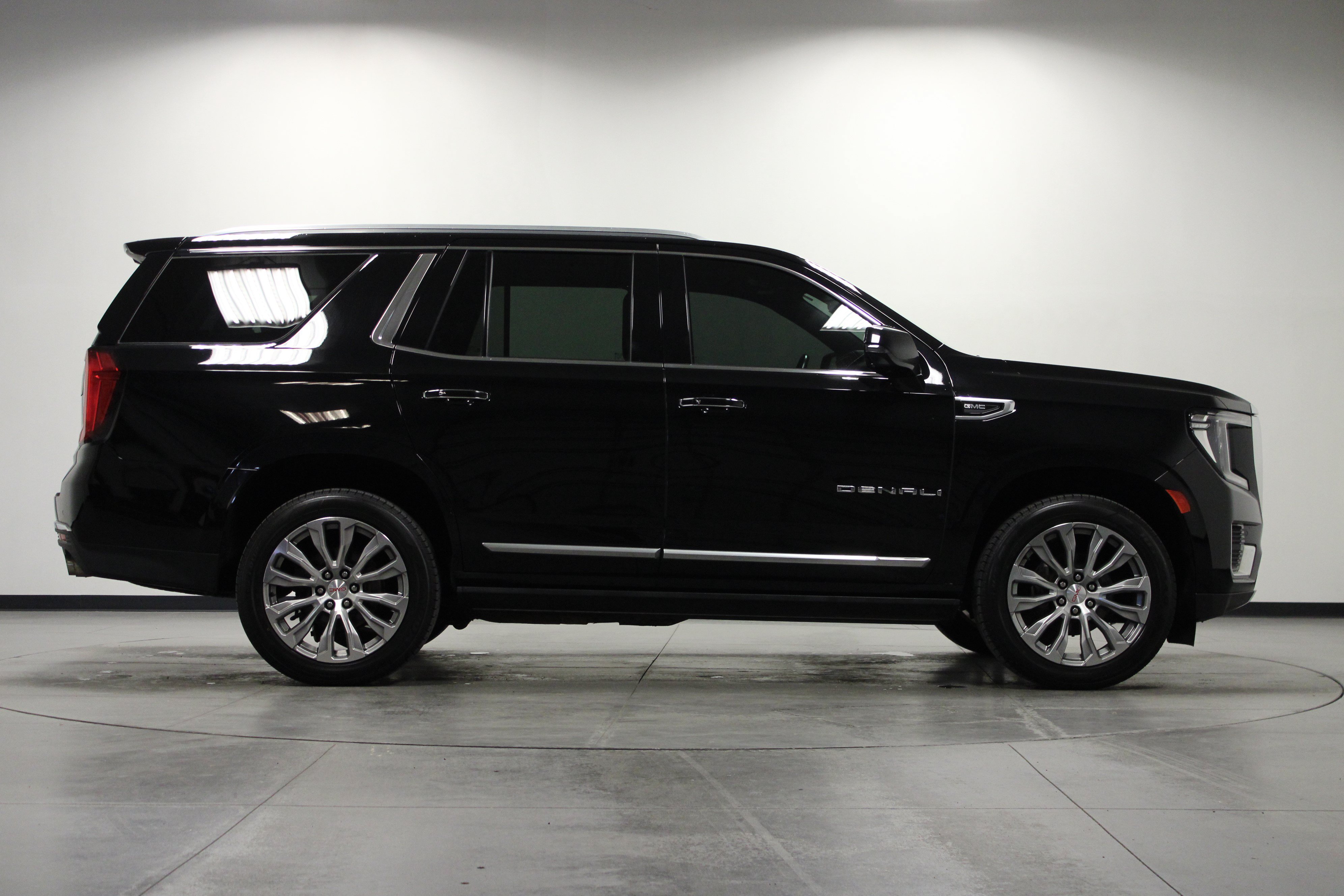 Used 2022 GMC Yukon Denali AWD/4WD image 3