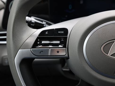 Used 2024 Hyundai Elantra SEL image 14