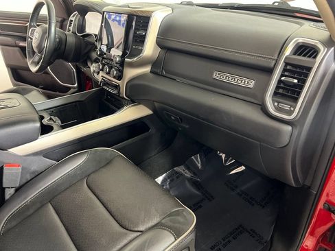 Used 2019 RAM 1500 Laramie AWD/4WD image 11
