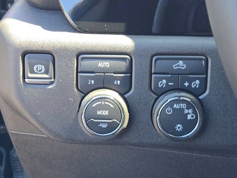 Certified 2025 Chevrolet Silverado 1500 LT AWD/4WD image 29