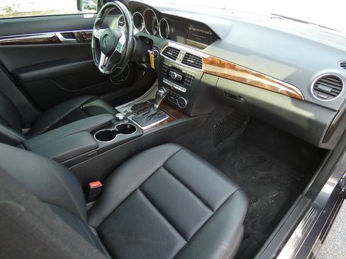 Used 2013 Mercedes-Benz C 300 4MATIC Sedan image 16
