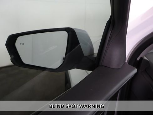 Used 2024 GMC Terrain SLE FWD image 4