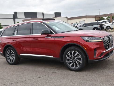 New 2026 Lincoln Aviator AWD image 4