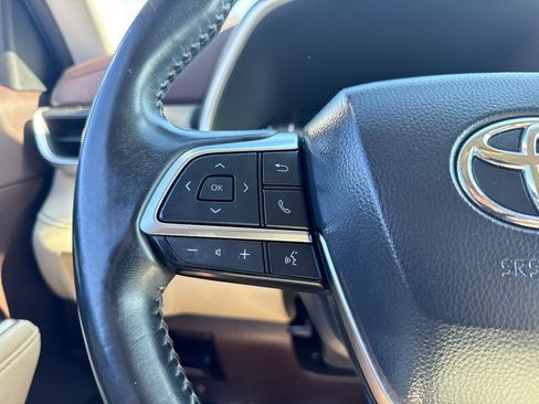 Used 2021 Toyota Highlander XLE AWD/4WD image 15
