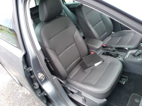 Used 2015 Volkswagen Golf TDI S image 45