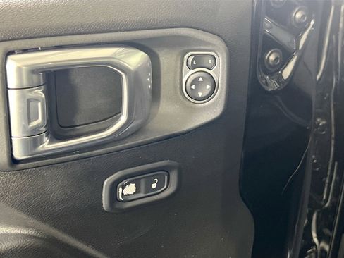 Used 2023 Jeep Wrangler Rubicon image 18