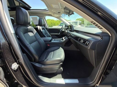 Used 2025 Lincoln Aviator AWD w/ Equipment Group 101A image 9