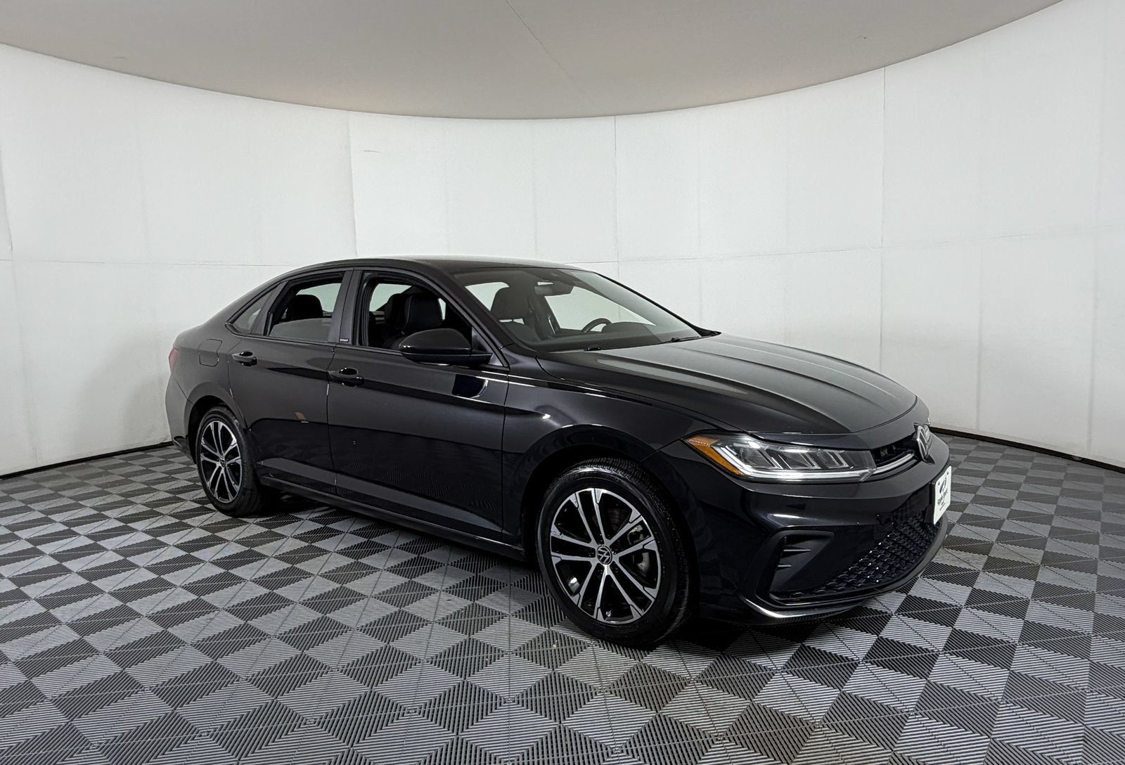 Used 2025 Volkswagen Jetta Sport FWD image 1