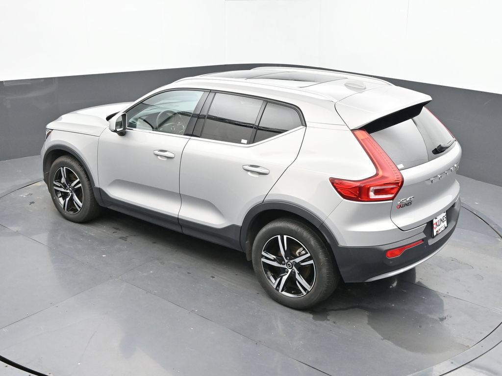 Used 2024 Volvo XC40 B5 Core AWD/4WD image 39