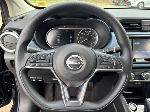 Used 2025 Nissan Versa SV image 29