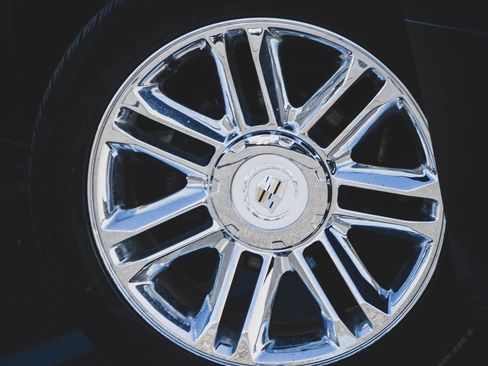 Used 2011 Cadillac Escalade ESV Platinum image 36