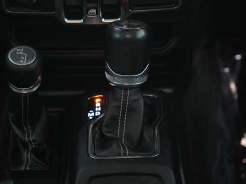 Used 2021 Jeep Wrangler Unlimited Sahara w/ Uconnect 4C Nav & Sound Group AWD/4WD image 20