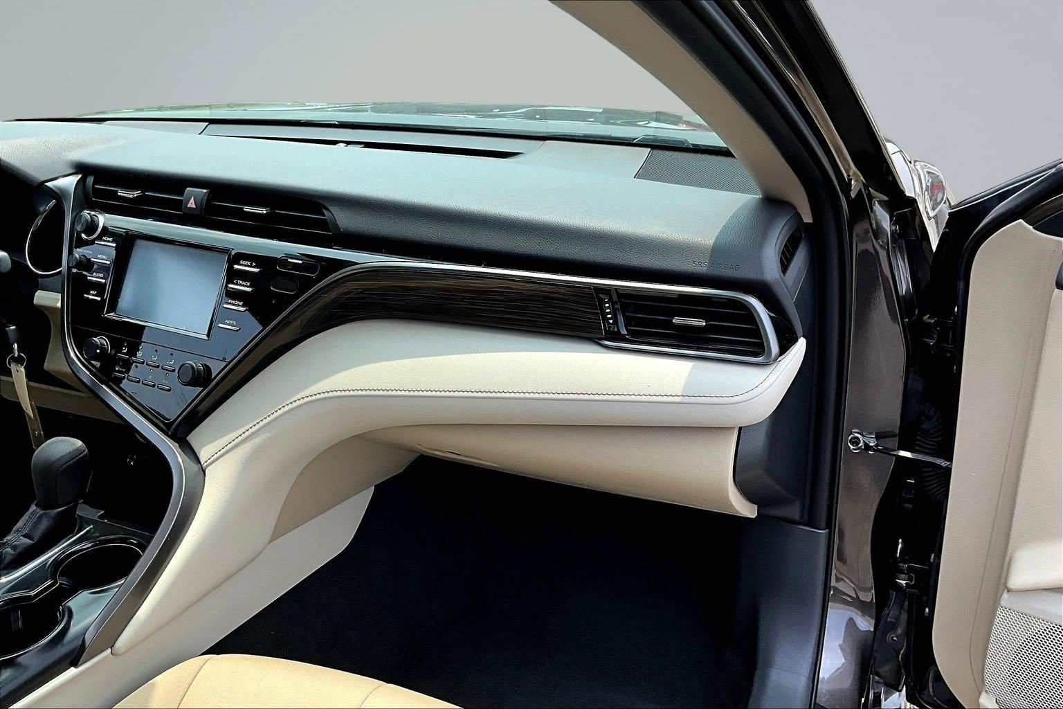 Used 2019 Toyota Camry LE FWD image 23
