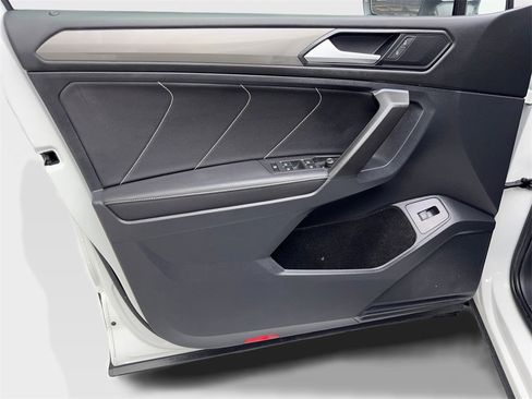 Used 2022 Volkswagen Tiguan SE image 31