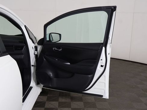 Used 2025 Nissan Leaf S FWD image 17