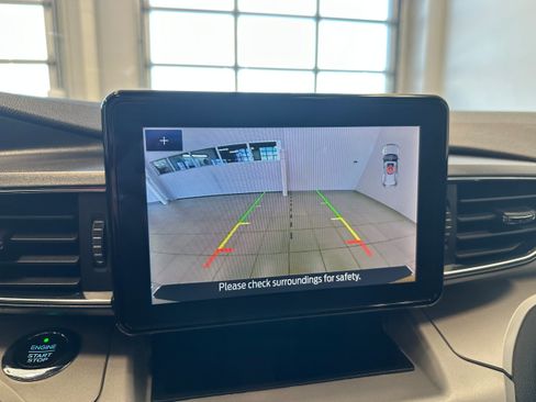 Used 2020 Ford Explorer XLT w/ Equipment Group 202A AWD/4WD image 23