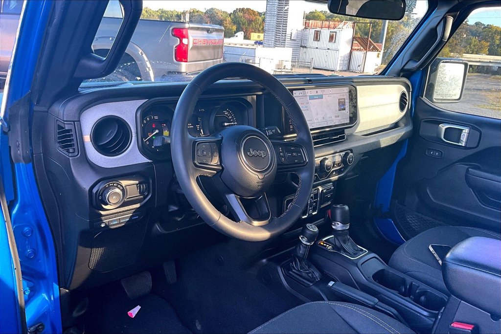Used 2024 Jeep Wrangler Unlimited w/ Convenience Group AWD/4WD image 5