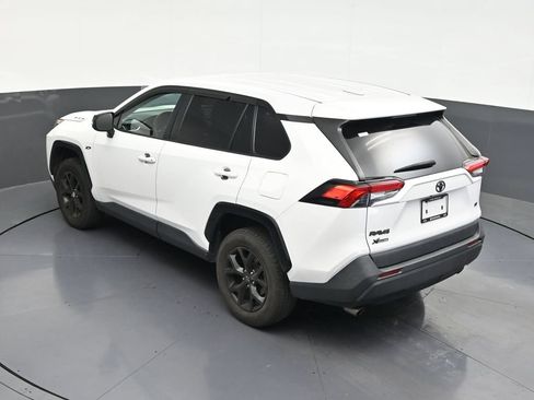 Used 2022 Toyota RAV4 LE FWD image 17