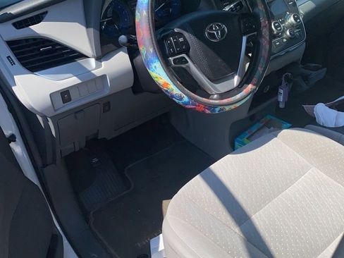 Used 2019 Toyota Sienna LE image 5