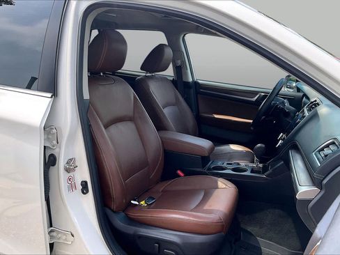 Used 2019 Subaru Outback 3.6R Touring AWD/4WD image 8