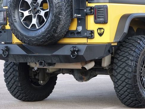 Used 2015 Jeep Wrangler Unlimited Rubicon w/ Connectivity Group image 33