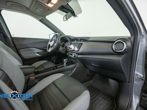 Used 2023 Nissan Kicks SR w/ SR Premium Package FWD image 39