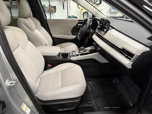 Used 2024 Mitsubishi Outlander SEL AWD/4WD image 30