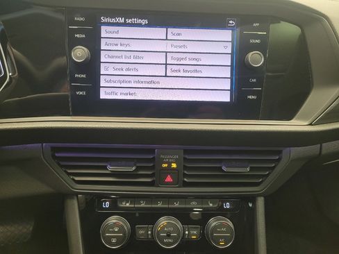 Used 2020 Volkswagen Jetta SEL image 25