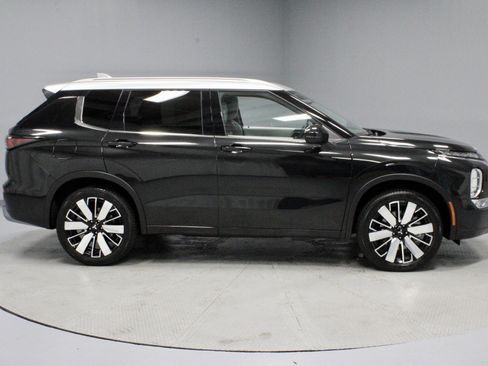 New 2025 Mitsubishi Outlander AWD image 9