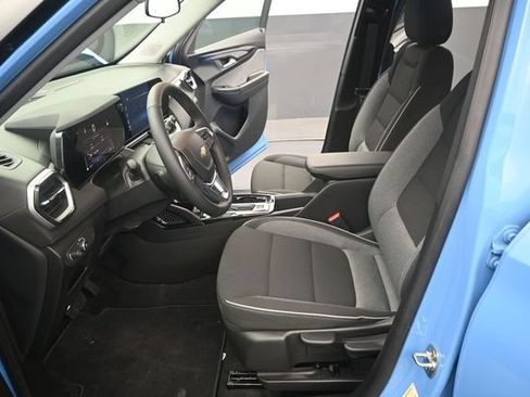 Used 2024 Chevrolet TrailBlazer LT w/ LT Cold Weather Package FWD image 10