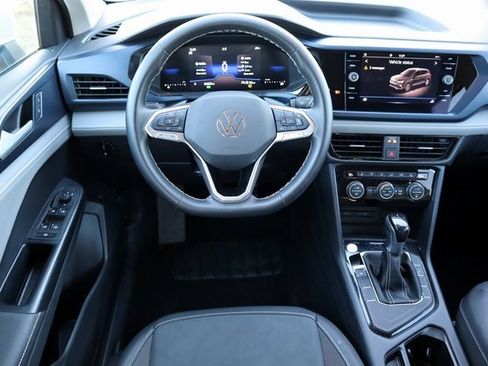 Used 2024 Volkswagen Taos SE image 4