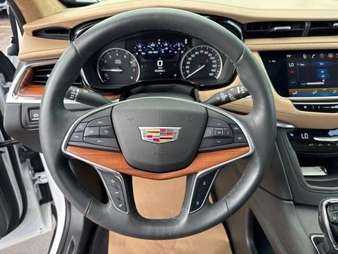 Used 2017 Cadillac XT5 Platinum AWD/4WD image 12