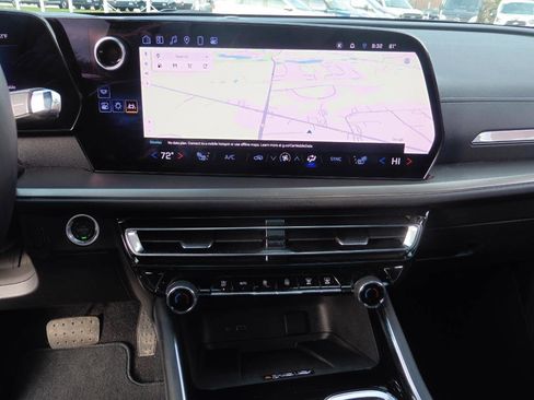 Used 2025 Chevrolet Traverse LT w/ Sun and Wheel Package image 19