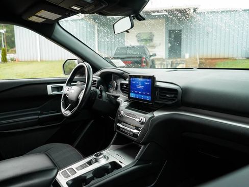 Used 2020 Ford Explorer XLT RWD image 14