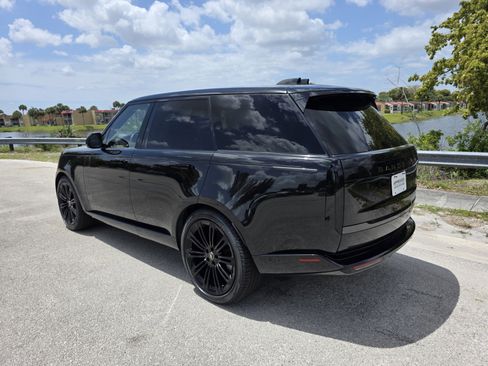 Certified 2023 Land Rover Range Rover SE image 2