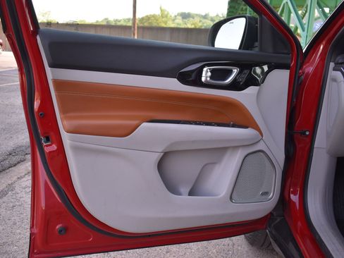 Used 2023 Jeep Compass Limited w/ Elite Group AWD/4WD image 12