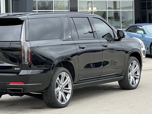 Used 2026 Cadillac Escalade ESV Sport w/ Touring Package image 9