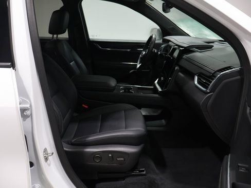 Used 2024 GMC Acadia Elevation image 26