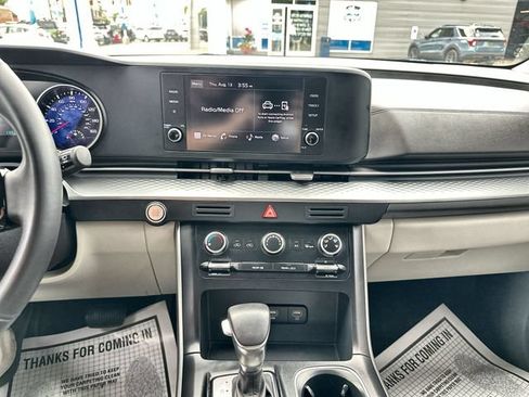 Used 2023 Kia Carnival LX FWD image 14