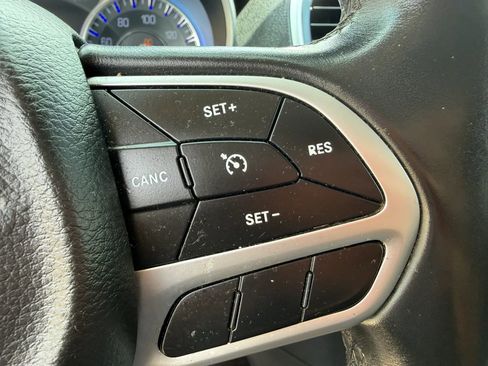 Used 2018 Chrysler 300 Touring RWD image 18