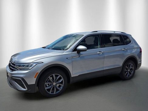 Used 2022 Volkswagen Tiguan SE AWD/4WD image 2