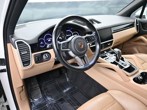 Used 2021 Porsche Cayenne AWD/4WD image 4