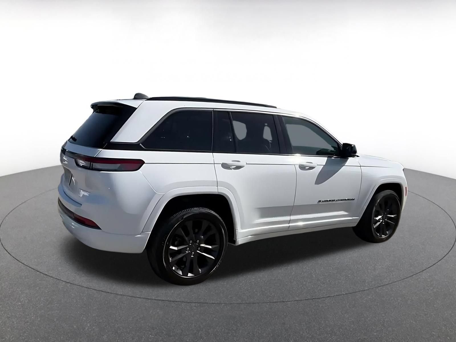 Used 2026 Jeep Grand Cherokee Limited AWD/4WD image 14