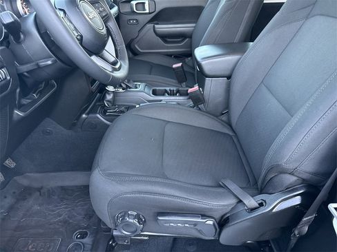 Used 2022 Jeep Wrangler Sport S image 9