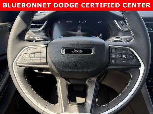 Used 2024 Jeep Grand Cherokee Altitude AWD/4WD image 19