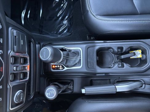 Used 2020 Jeep Gladiator Overland image 15