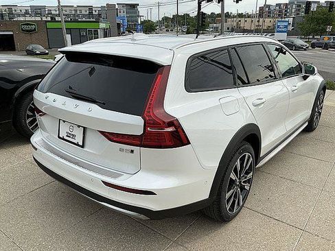 New 2026 Volvo V60 B5 Cross Country Ultra w/ Climate Package AWD/4WD image 6