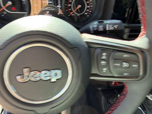 Used 2024 Jeep Wrangler Unlimited Rubicon w/ XTREMEE 35" Tire Package AWD/4WD image 28